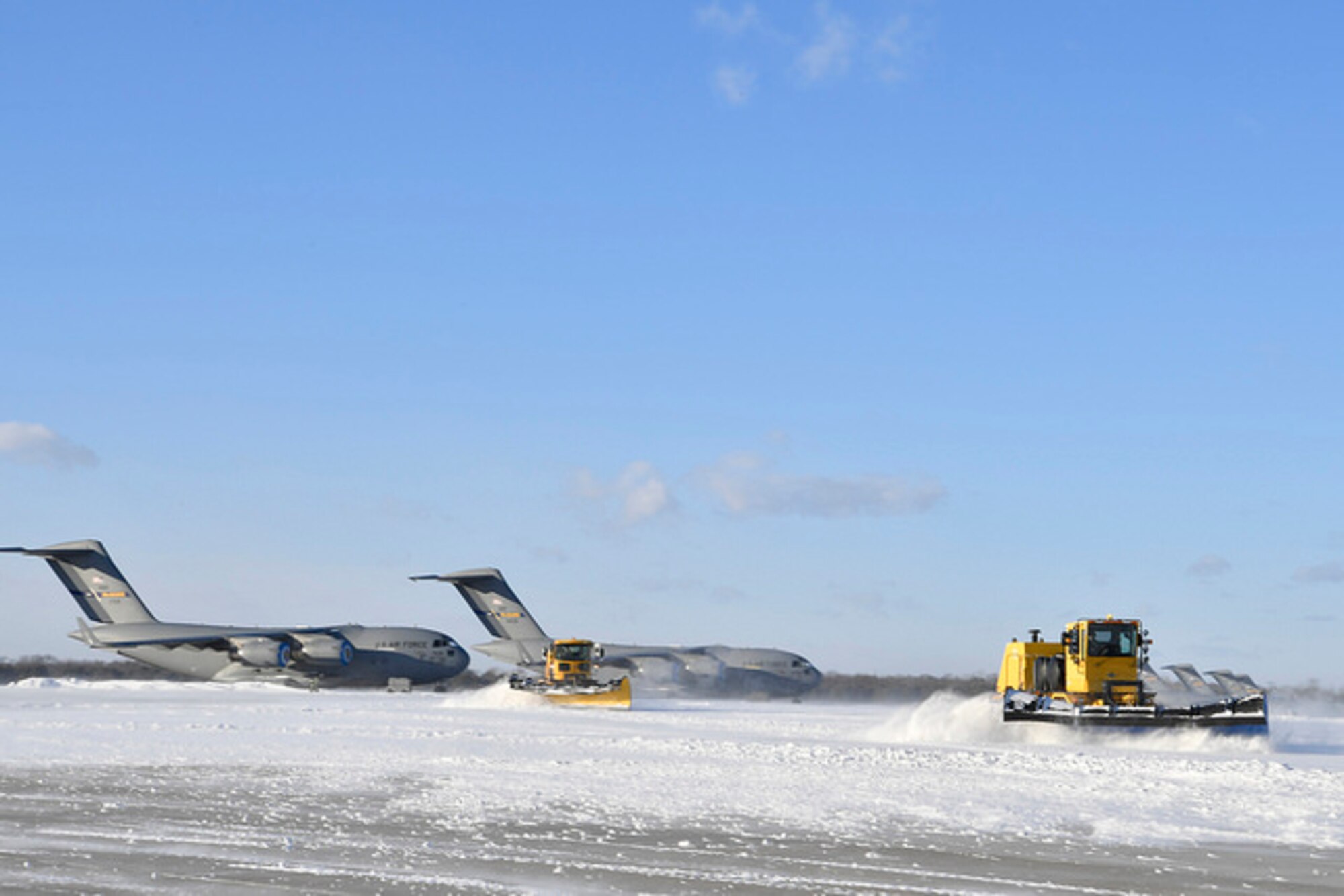 87 CE removes snow from flightline