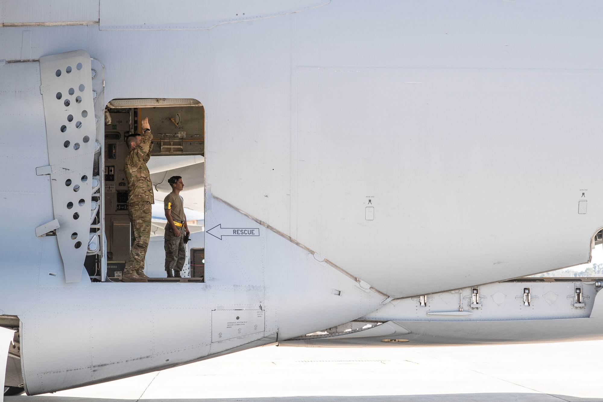 43d AMOG kicks off 2018 with joint airdrop training