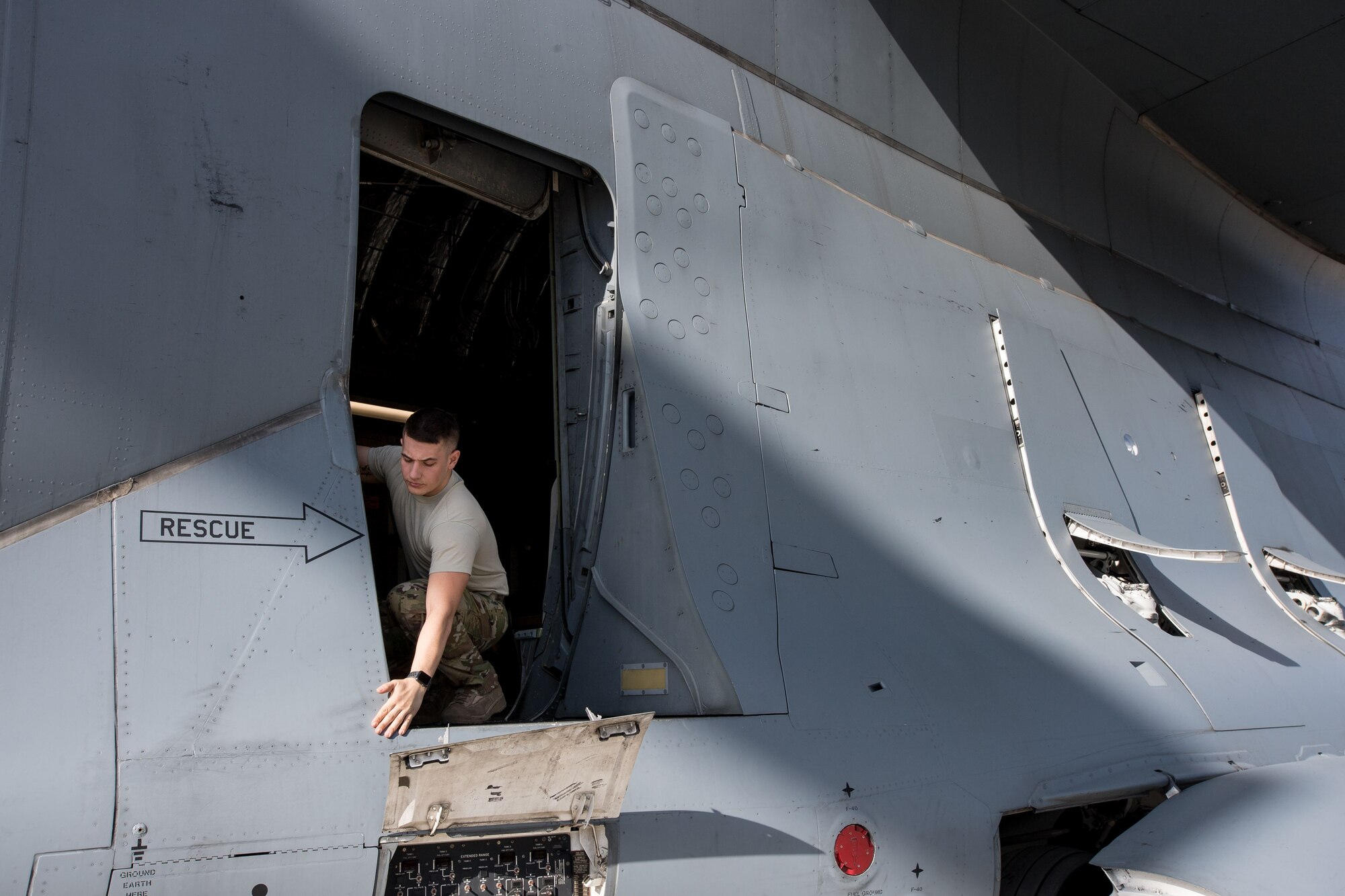 43d AMOG kicks off 2018 with joint airdrop training