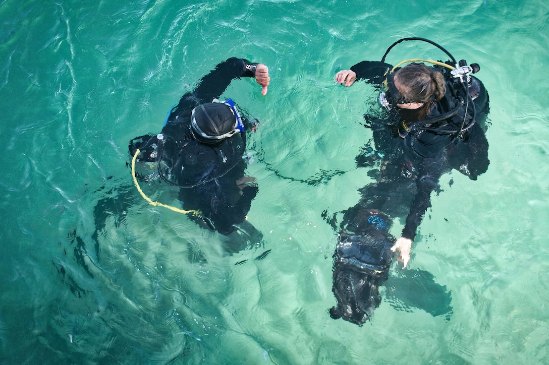 180108-N-XE158-0108 Mohammed Al-Ahmad Naval Base, KUWAIT (Jan. 8, 2018) Explosive Ordnance Disposal Technician 3rd Class Carolyn Willeford, right, assigned to Commander, Task Group 56.1, performs in-water checks during a scuba dive with a Kuwait Naval Force explosive ordnance disposal technician during a training evolution as part of exercise Eager Response 18. Eager Response 18 is a bilateral explosive ordnance disposal military exercise between the State of Kuwait and the United States. The exercise fortifies military-to-military relationships between the Kuwait Naval Force and U.S. Navy, advances the operational capabilities of Kuwaiti and U.S. forces to operate in the maritime domain, and enhances interoperability and warfighting readiness. (U.S. Navy photo by Mass Communication Specialist 1st Class Louis Rojas/Released)