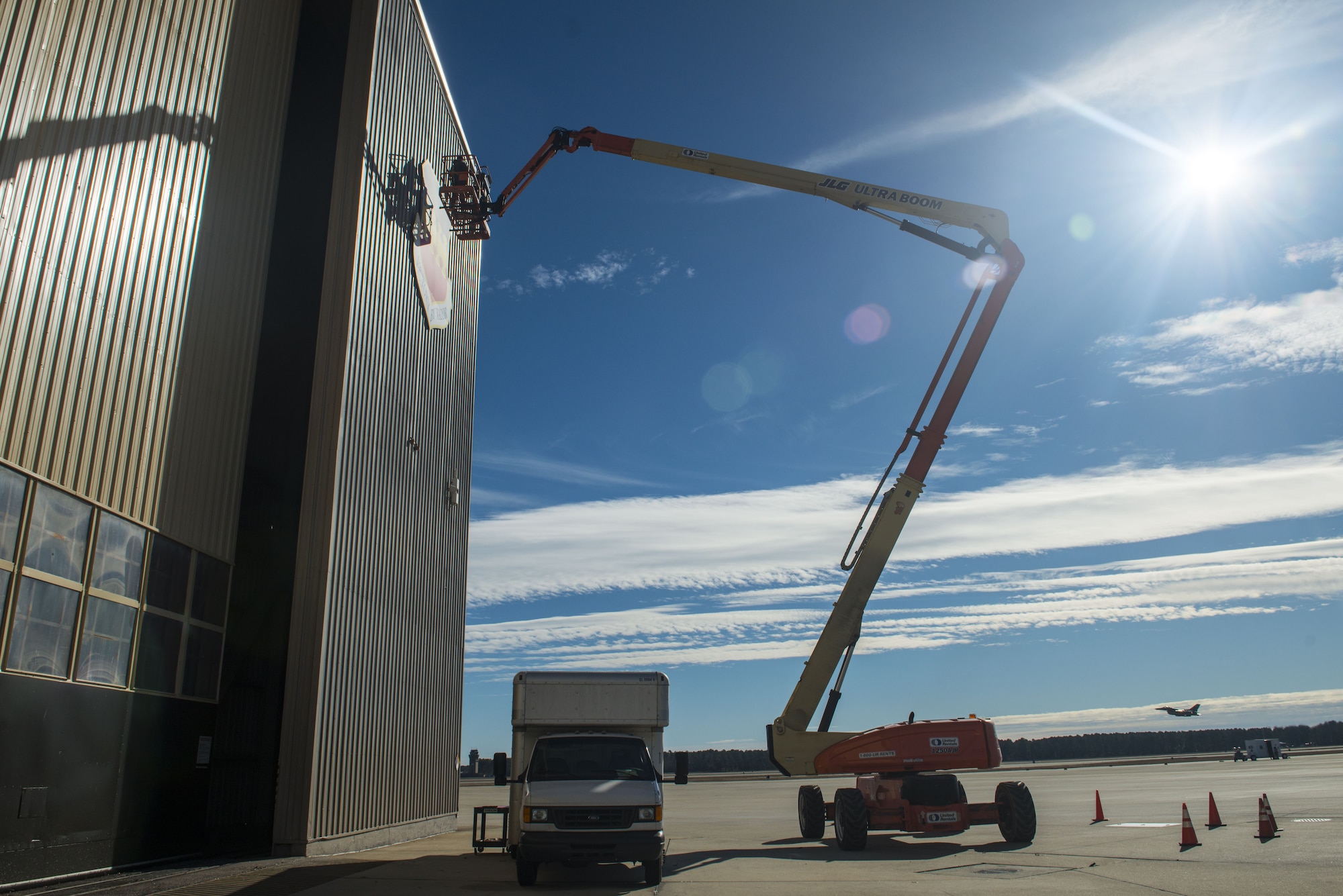 Contractors install the 20th Fighter Wing (FW) emblem onto the side of Hangar 1200 at Shaw Air Force Base, S.C., Jan. 10, 2018.