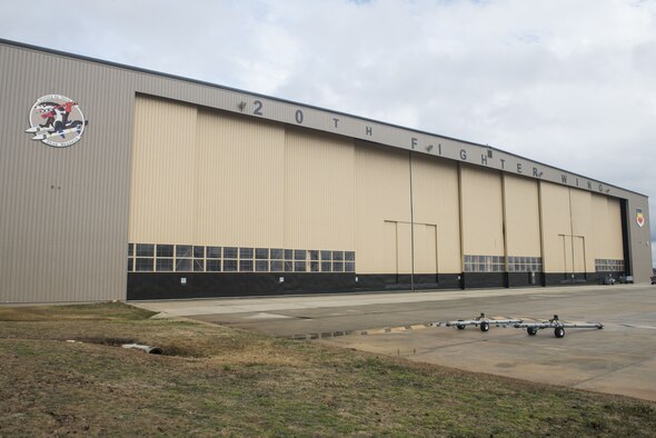 The southern face of Hangar 1200 displays the Wild Weasel and 20th Fighter Wing emblems at Shaw Air Force Base, S.C., Jan. 12, 2018.