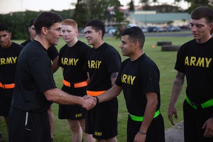 Army Secretary visits 25th Infantry Division