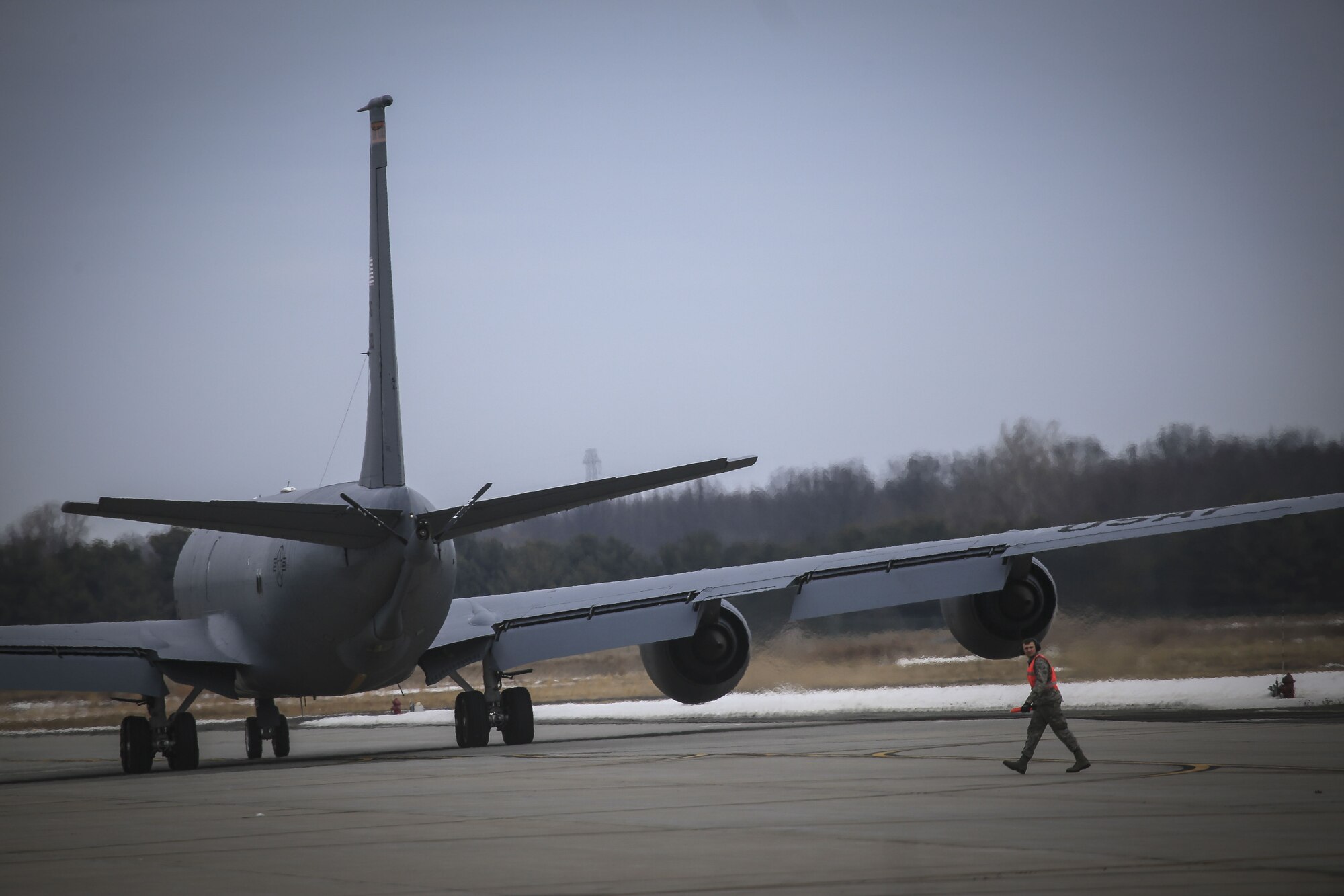 A New Jersey Air National Guard crew chief walks back to his gear after launching a 108th Wing KC-135R Stratotanker for a training flight on Joint Base McGuire-Dix-Lakehurst, N.J., Jan. 11, 2018. (U.S. Air National Guard photo by Master Sgt. Matt Hecht)