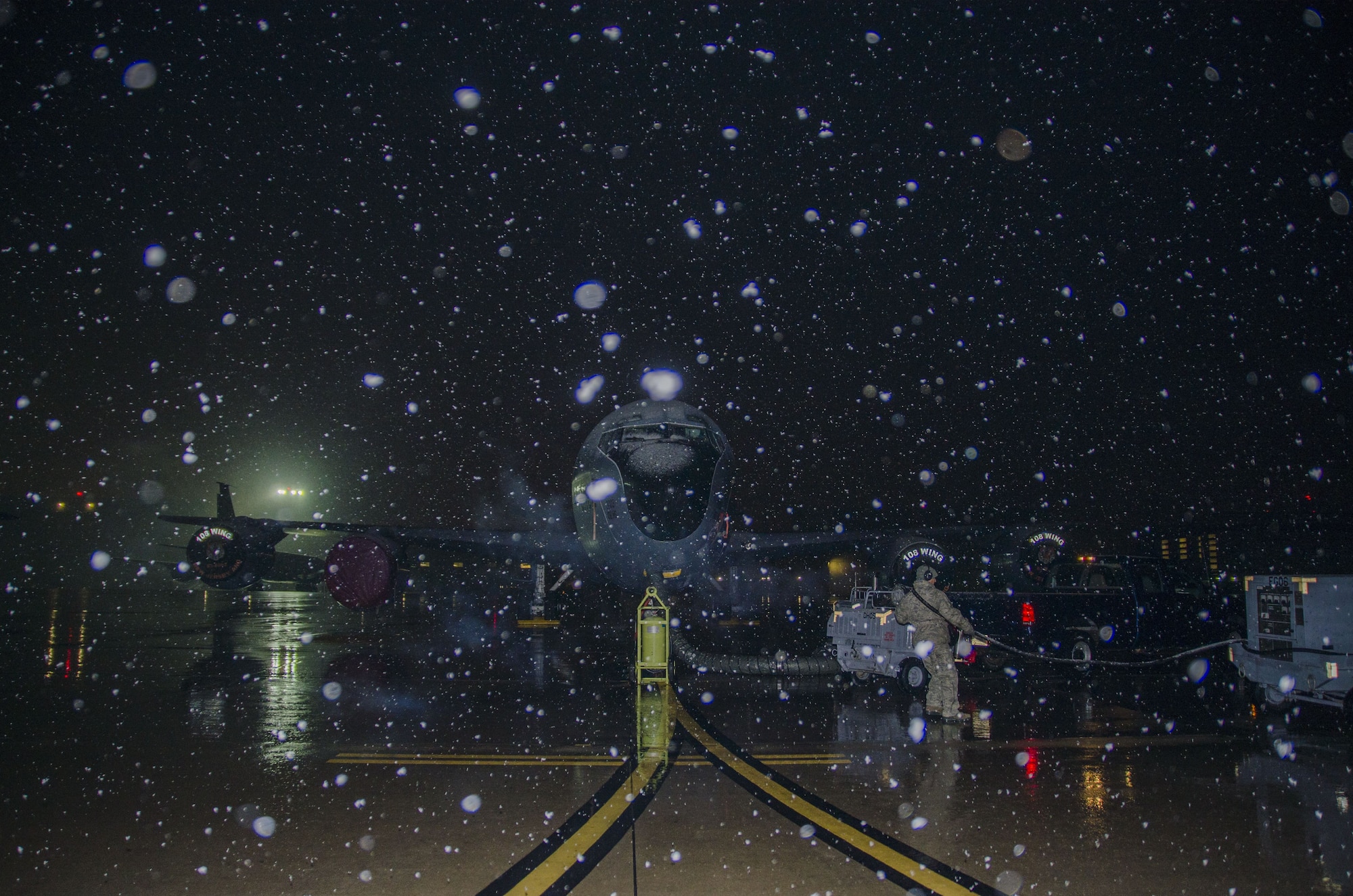 Snow falls as a 141st Air Refueling Squadron KC135R is prepped on the flightline at Joint Base McGuire-Dix-Lakehurst, N.J., Jan. 17, 2018. (U.S. Air National Guard photo by Staff Sgt. Ross A. Whitley)