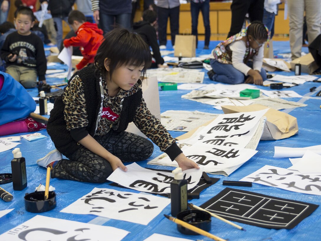 MCAS Iwakuni residents, Japanese locals bond through calligraphy event