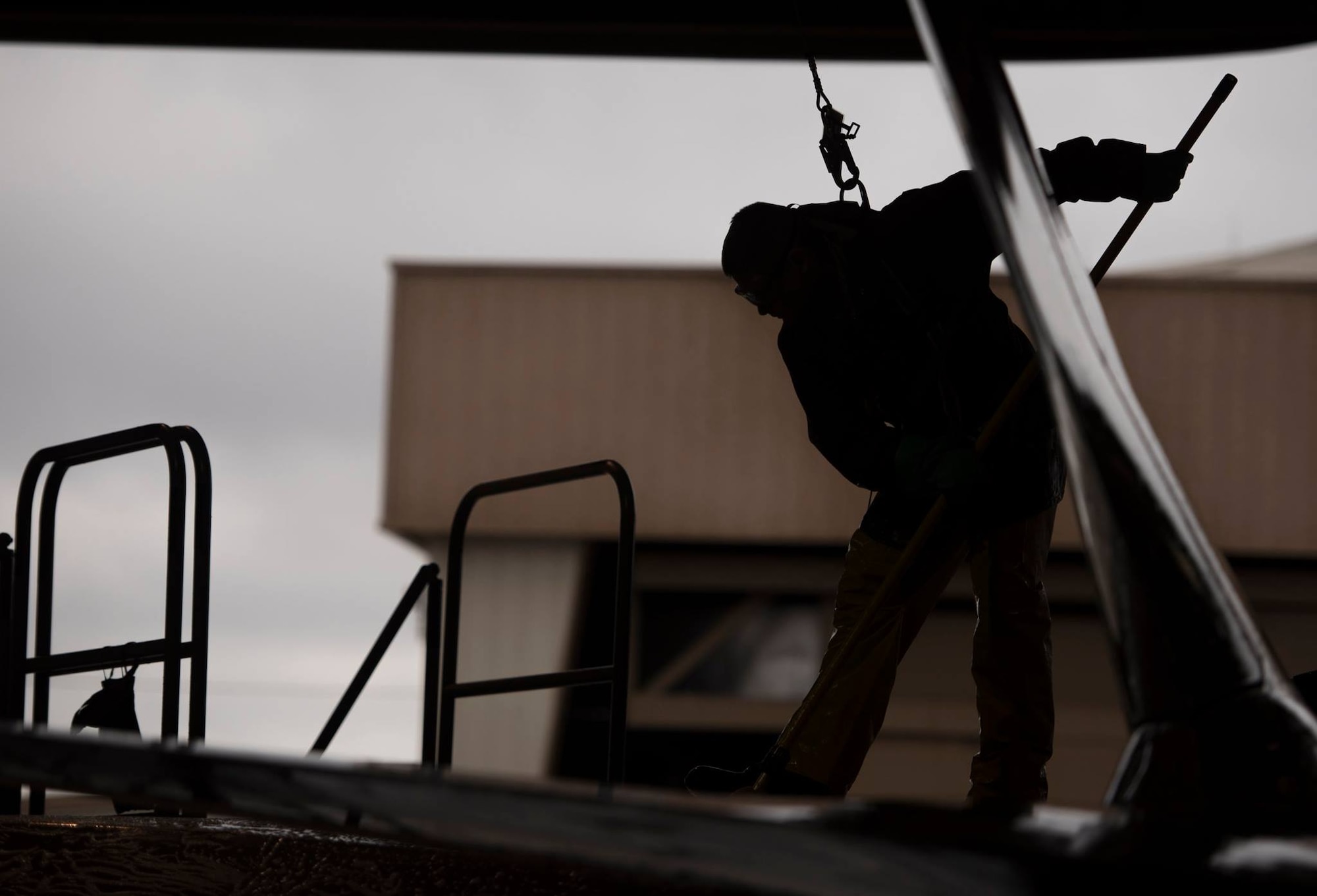 33rd commander helps clean flagship