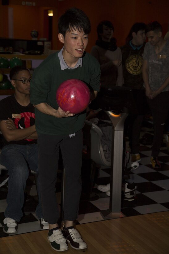 marines and service members bowl