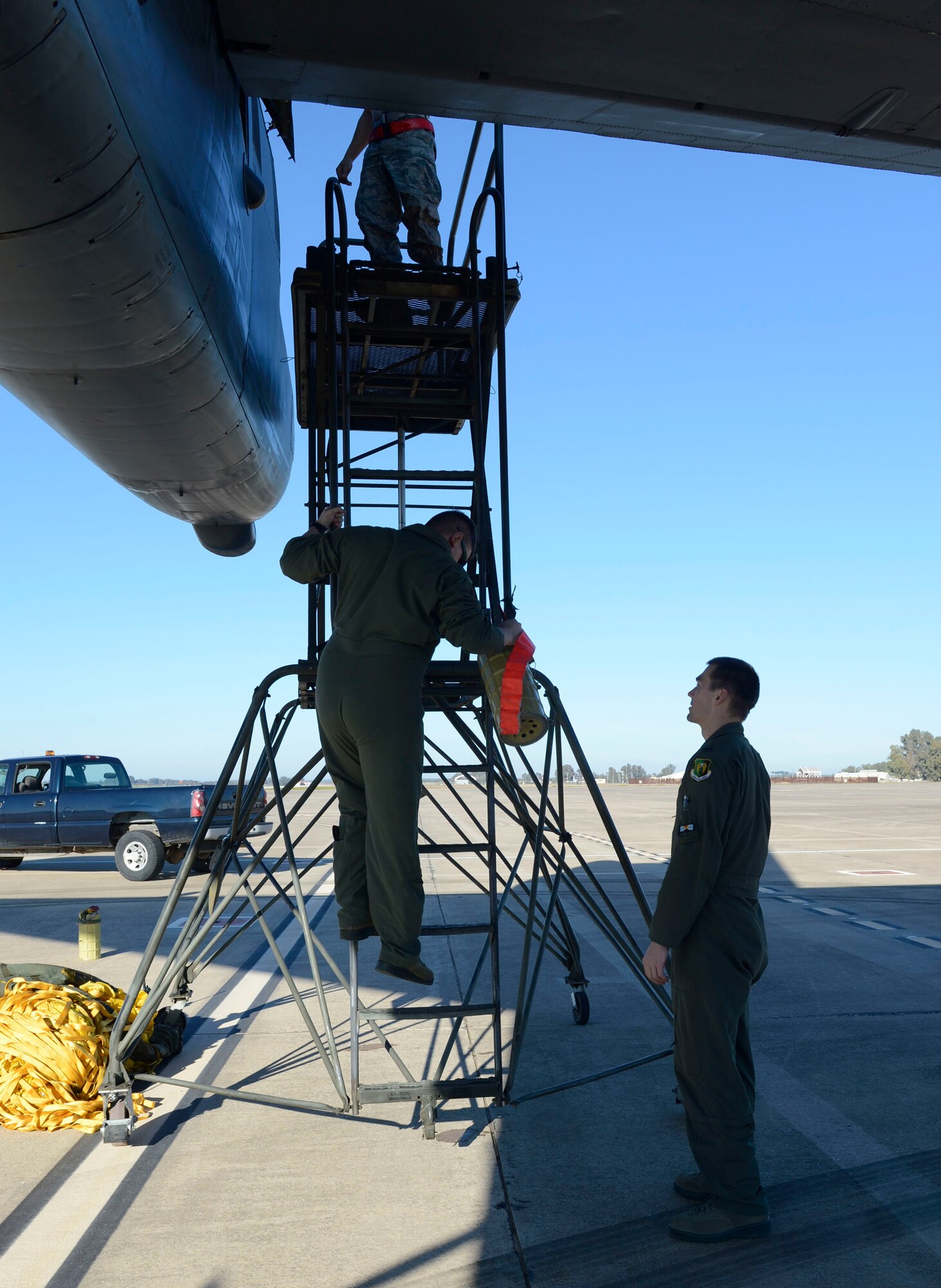 Crew members and maintainers, assigned to the 23rd Expeditionary Bomb Squadron, install a drag shoot for a  B-52 Stratofortress, at Morón Air Base, Spain, Jan. 16, 2018. The B-52 Stratofortress is one of four bombers forward deployed to RAF Fairford, England, conducting training with joint partners, allied nations and other U.S. Air Force units. (U.S. Air Force photo by Senior Airman Natalie Plas)