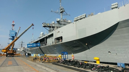 The brow is placed on U.S. 7th Fleet flagship USS Blue Ridge (LCC 19) following the ship’s arrival to Commander, Fleet Activities Yokosuka after departing dry dock, successfully completing extended dry-dock selected restricted availability (EDSRA) maintenance period.