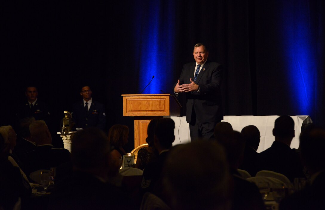 Retired Chief Master Sergeant Scott Dearduff, former 9th Air Force Command Chief, provides the keynote speech during the 2017 Annual Awards Banquet at The Wigwam in Litchfield Park, Ariz., Jan. 20, 2018. During his speech, Dearduff spoke about what it means to have a warrior spirit. (U.S. Air Force Photo/Airman 1st Class Alexander Cook)