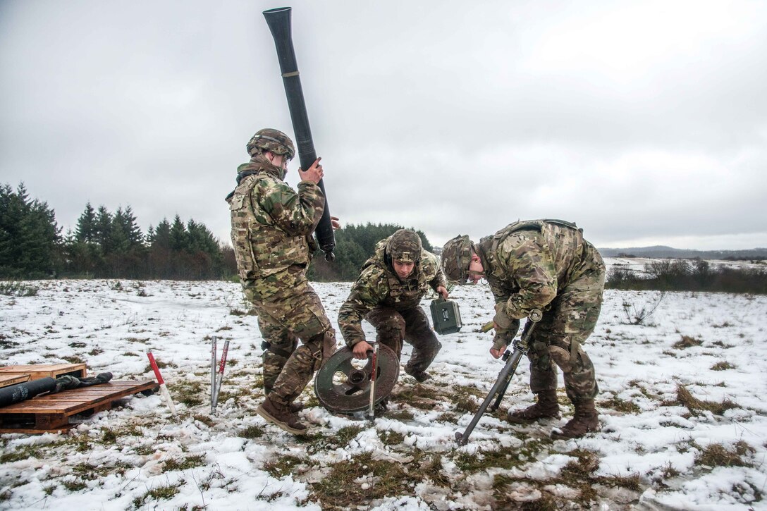 Soldiers set up a M-252A1 81mm mortar system.