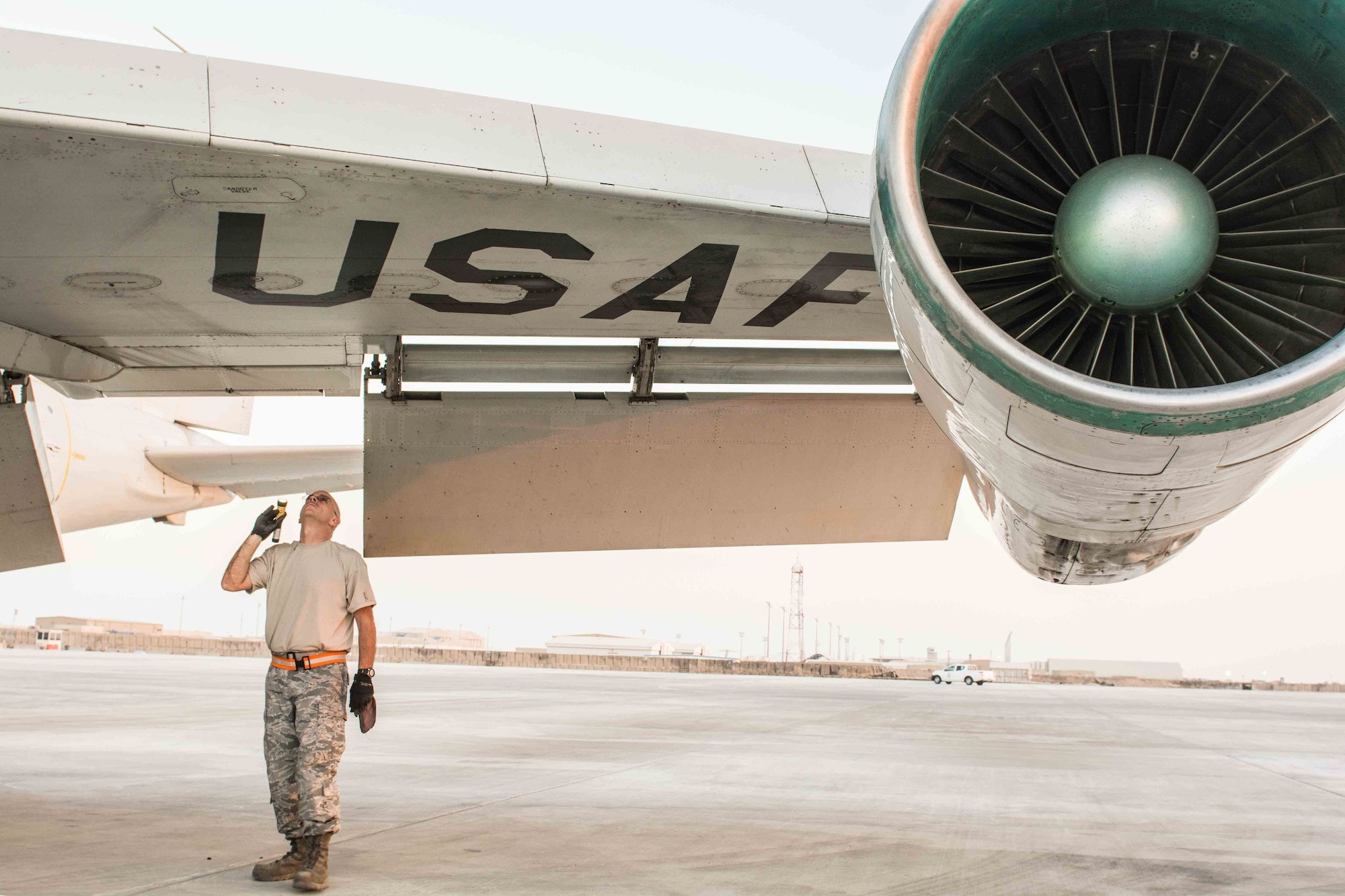 Crew chief inspects JSTARS aircraft