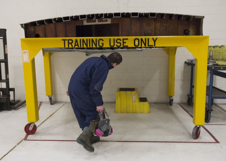 Fuel cell Airmen plug leaks, keep fleet flying > Fairchild ...