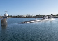 180126-N-KV911-0035 PEARL HARBOR (Jan. 26, 2018) Virginia-class fast-attack submarine USS Missouri (SSN 780) arrives at Joint Base Pearl Harbor-Hickam, after completing a change of homeport from Groton, Connecticut, Jan. 26. USS Missouri is the 6th Virginia-class submarine homeported in Pearl Harbor. (U.S. Navy Photo by Mass Communication Specialist 2nd Class Shaun Griffin/Released)