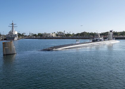 180126-N-KV911-0035 PEARL HARBOR (Jan. 26, 2018) Virginia-class fast-attack submarine USS Missouri (SSN 780) arrives at Joint Base Pearl Harbor-Hickam, after completing a change of homeport from Groton, Connecticut, Jan. 26. USS Missouri is the 6th Virginia-class submarine homeported in Pearl Harbor. (U.S. Navy Photo by Mass Communication Specialist 2nd Class Shaun Griffin/Released)