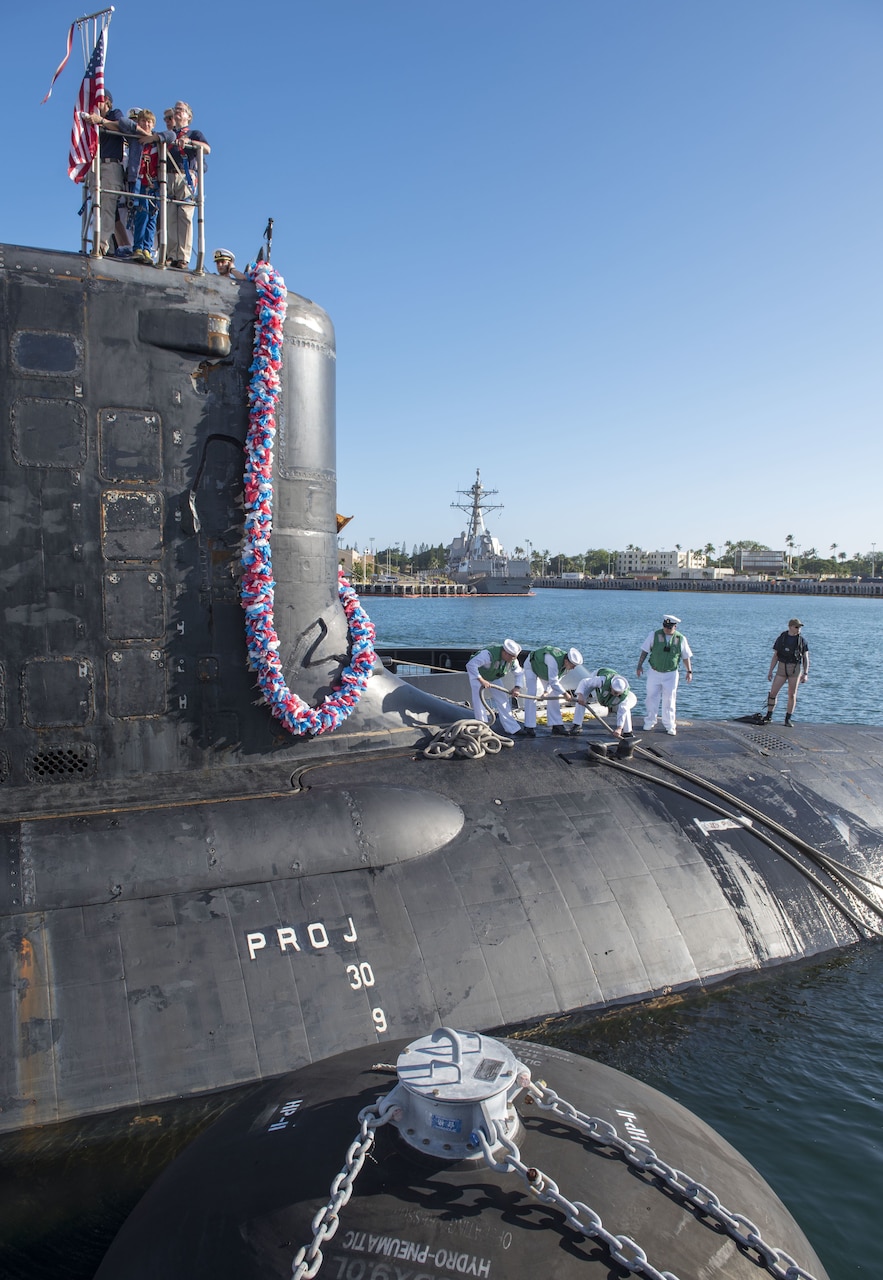 180126-N-KV911-0105 PEARL HARBOR (Jan. 26, 2018) Sailors prepare the Virginia-class fast-attack submarine USS Missouri (SSN 780) for arrival at Joint Base Pearl Harbor-Hickam, after completing a change of homeport from Groton, Connecticut, Jan. 26. USS Missouri is the 6th Virginia-class submarine homeported in Pearl Harbor. (U.S. Navy Photo by Mass Communication Specialist 2nd Class Shaun Griffin/Released)