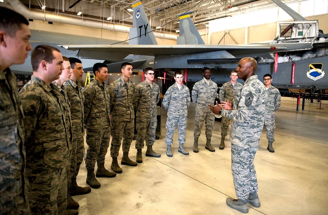 CMSAF Wrights visits Sheppard AFB