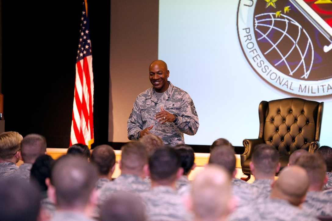 CMSAF Wrights visits Sheppard AFB