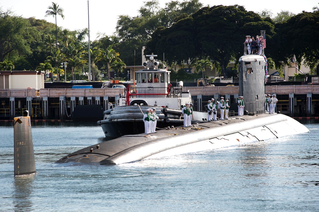 Sailors aboard the fast-attack submarine USS Missouri pull into their new home port to Pearl Harbor, Hawaii.