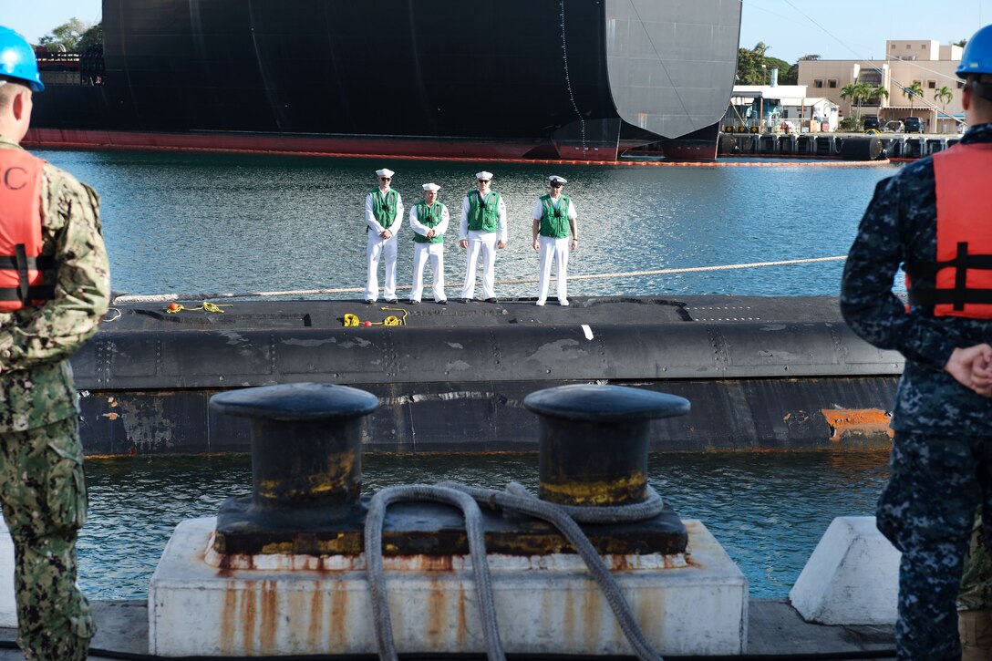 Sailors stand aboard the fast-attack submarine USS Missouri prepare to pull into their new home port to Pearl Harbor, Hawaii.