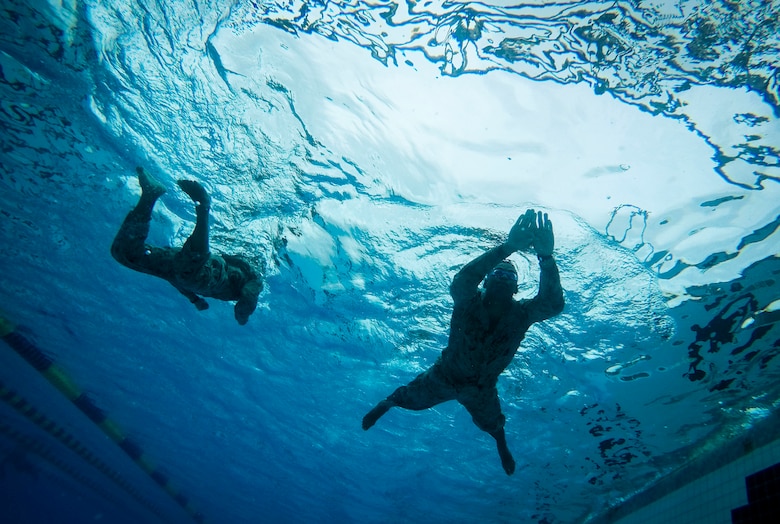 U.S. Marine Corps infantrymen with Detachment 4th Force Reconnaissance Company, conduct a 1km swim during a pool training event, Marine Corps Base Hawaii, Jan. 22, 2018. The event consisted of various exercises, including a 25 meter underwater swim, treading exercises, static breath holds, and gear retrievals. The unit’s training program aims to prepare students for the stresses of the BRC by offering a broad, realistic curriculum, challenging them both mentally and physically. (U.S. Marine Corps photo by Lance Cpl. Luke Kuennen)