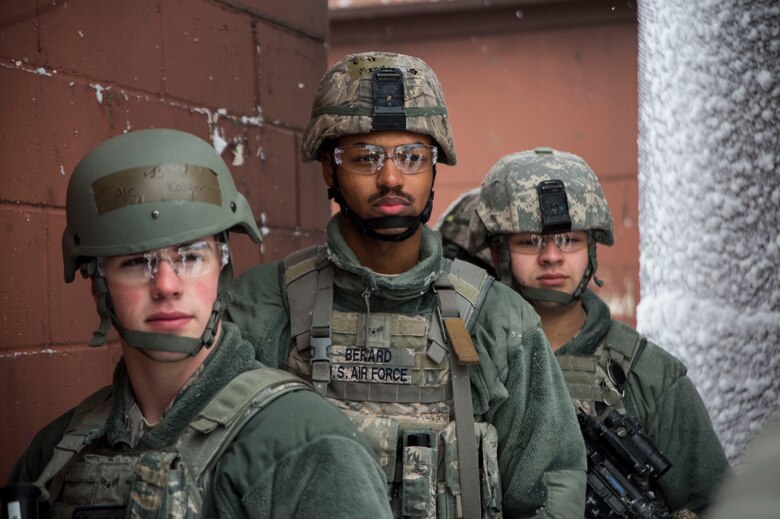 Winter Warrior Challenge Tests 35th Sfs Airmen S Readiness