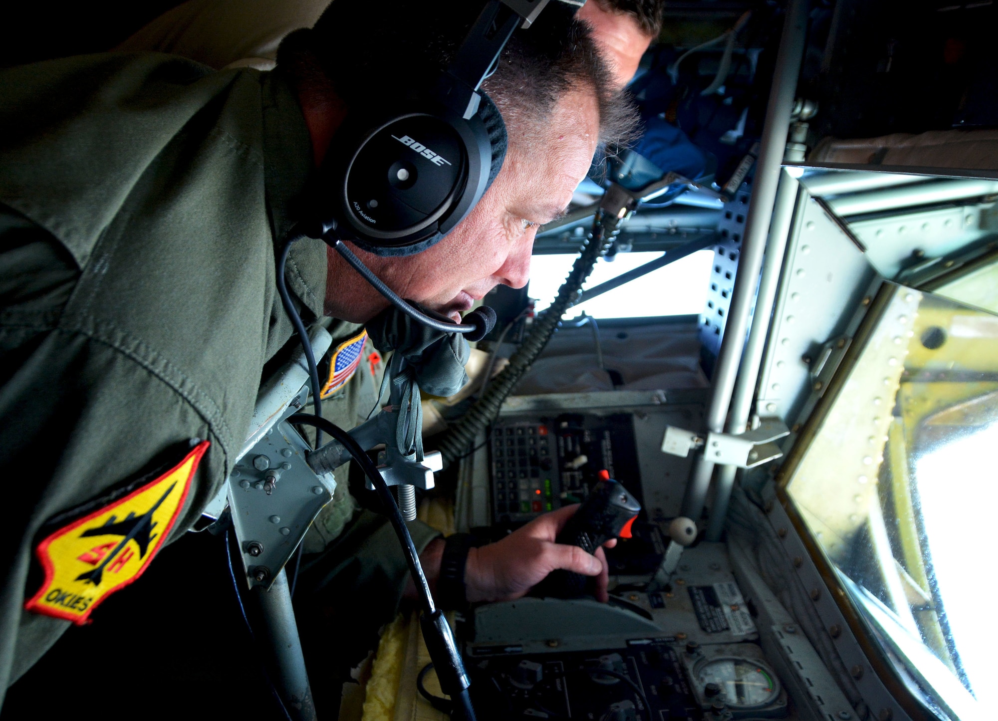Chief Master Sgt. Steven Robinson, 465th Air Refueling Squadron boom operator from Tinker Air Force Base, Okla., monitors fuel delivery Jan. 22, 2018, from a KC-135R Stratotanker to a 154th Wing Hawaii National Guard F-22 from Joint Base Pearl Harbor-Hickam, Hawaii, in support of Exercise Sentry Aloha. (U.S. Air Force photo/Tech. Sgt. Samantha Mathison)
