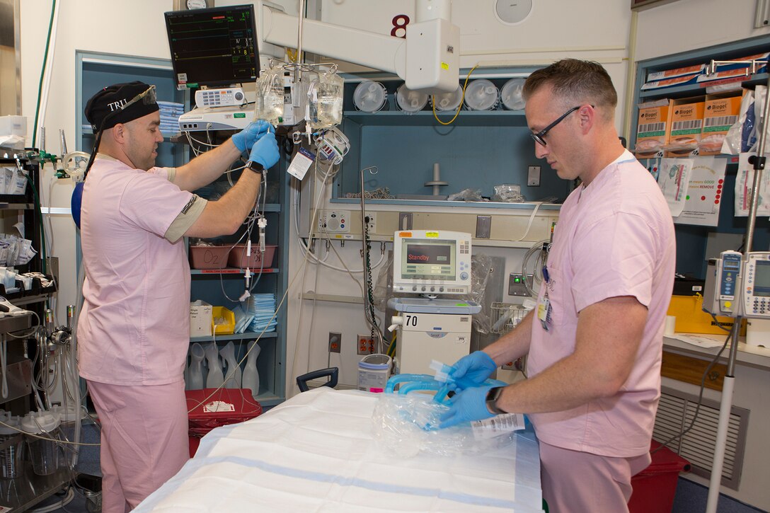 Maj. Shane Runyon (right), Baltimore’s Center for the Sustainment of Trauma and Readiness Skills (C-STARS) program deputy director, and Master Sgt. Sean Patterson, a respiratory therapist and superintendent of C-STARS Baltimore, set up for patient arrival at the Trauma Resuscitation Unit (TRU) at the University of Maryland Medical Center, Baltimore, June 13, 2018. The U.S. Air Force’s C-STARS Baltimore program partners with the R Cowley Shock Trauma Center at the University of Maryland Medical Center to ensure medical Airmen train on the latest trauma care techniques. These techniques prepare medical Airmen to treat trauma patients in a deployed setting. (Courtesy photo)