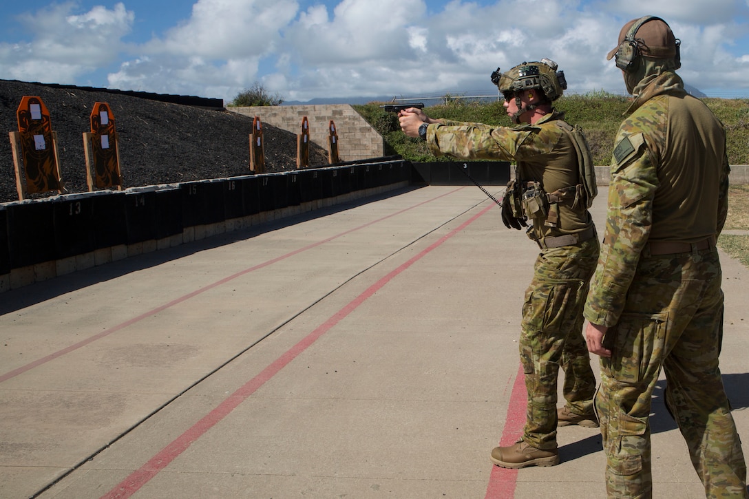 Australian soldiers with 2nd Battalion, Royal Australian Regiment, fire M9 pistols during a live fire training event as part of Rim of the Pacific (RIMPAC) exercise at the Ulupa’u Crater Range Training Facility on Marine Corps Base Hawaii June 29, 2018. RIMPAC provides high-value training for task-organized, highly-capable Marine Air-Ground Task Force and enhances the critical crisis response capability of U.S. Marines in the Pacific. Twenty-five nations, 46 ships, five submarines, about 200 aircraft and 25,000 personnel are participating in RIMPAC from June 27 to Aug. 2 in and around the Hawaiian Islands and Southern California.