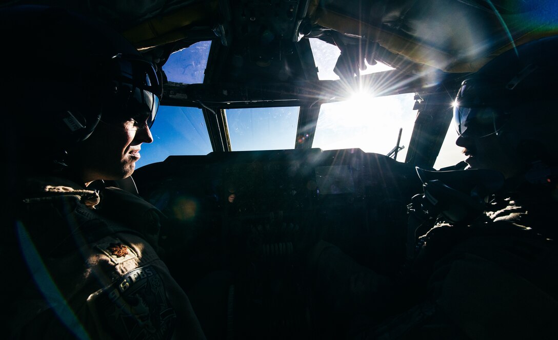 Pilots with 96th Expeditionary Bomber Squadron fly B-52 Stratofortress to execute air operations in support of Operation Inherent Resolve, February 13, 2017 (U.S. Air Force/Jordan Castelan)