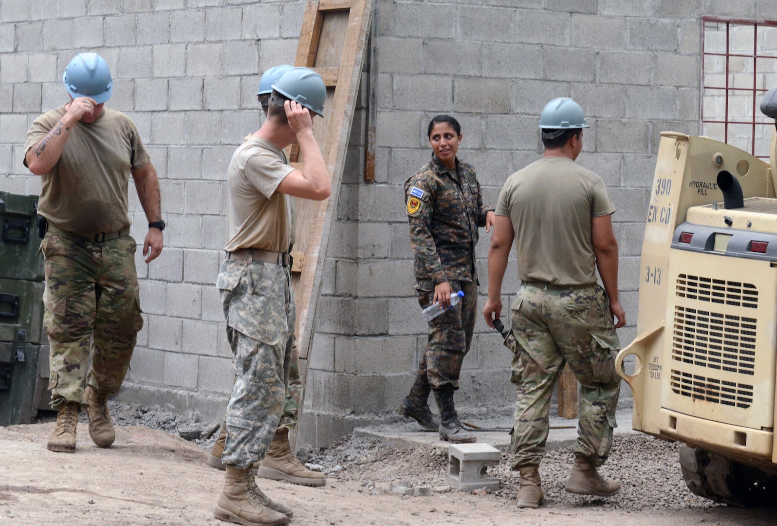1st Lt. Yamilet Estefani Alabi, a Salvadoran soldier, directs U.S. Soldiers at a construction site in El Amato, June 25, 2018, in La Paz Department, El Salvador. The construction is part of U.S. Army South-led Beyond the Horizon exercise lasting May 12 through Aug. 4, 2018.