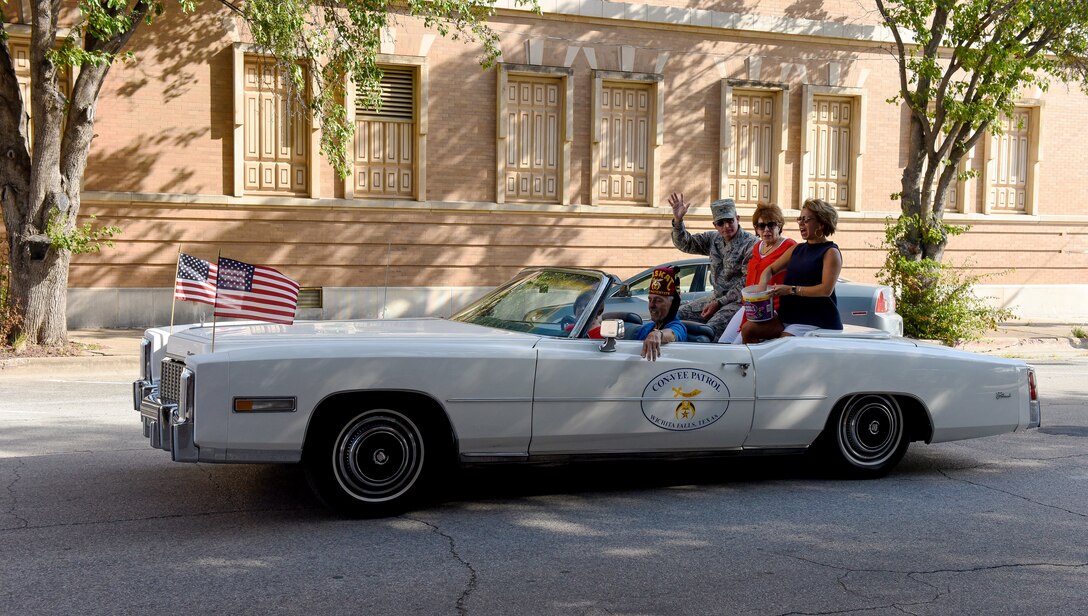 Kell House Museum parade