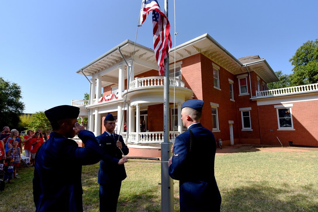 Kell House Museum parade
