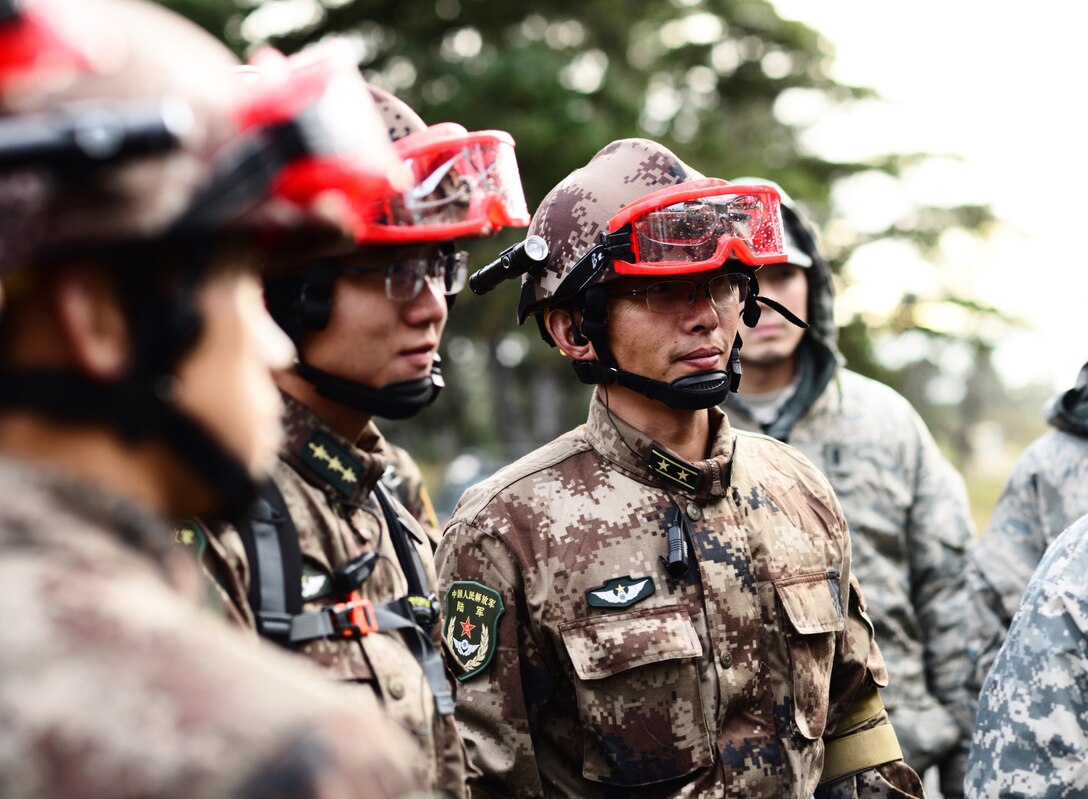 Soldiers from People’s Liberation Army listen to briefing in preparation for search and extraction exchange during 13th annual U.S.-China Disaster Management Exchange at Camp Rilea Armed Forces Training Center, Warrenton, Oregon, November 16, 2017 (U.S. Army/April Davis)