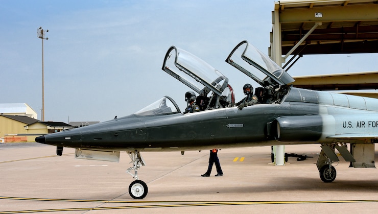 T-38C Talon taxi