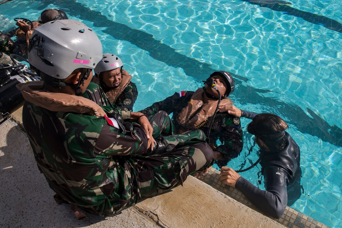 Indonesian Marines undergo SWET during RIMPAC