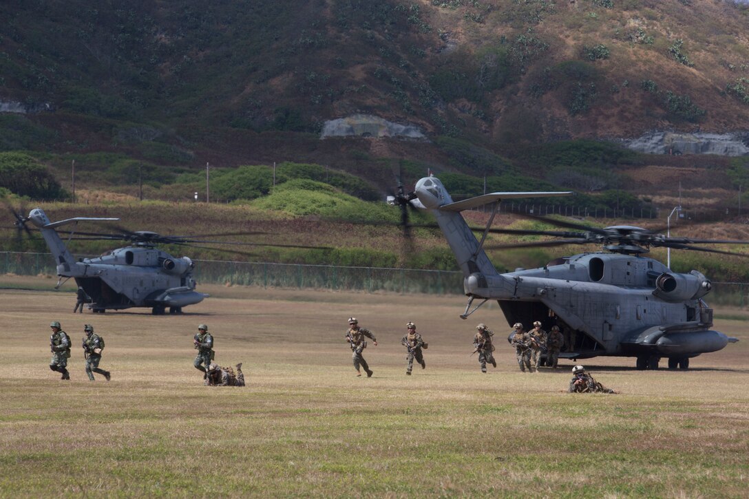 Philippine and U.S. Marines with Company A, 1st Battalion, 3rd Marine Regiment, disembark from a CH-53 Super Stallion helicopter and post security during an air-assault rehearsal as part of Rim of the Pacific (RIMPAC) exercise on Marine Corps Base Hawaii July 6, 2018. RIMPAC provides high-value training for task-organized, highly-capable Marine Air-Ground Task Force and enhances the critical crisis response capability of U.S. Marines in the Pacific. Twenty-five nations, 46 ships, five submarines, about 200 aircraft and 25,000 personnel are participating in RIMPAC from June 27 to Aug. 2 in and around the Hawaiian Islands and Southern California.
