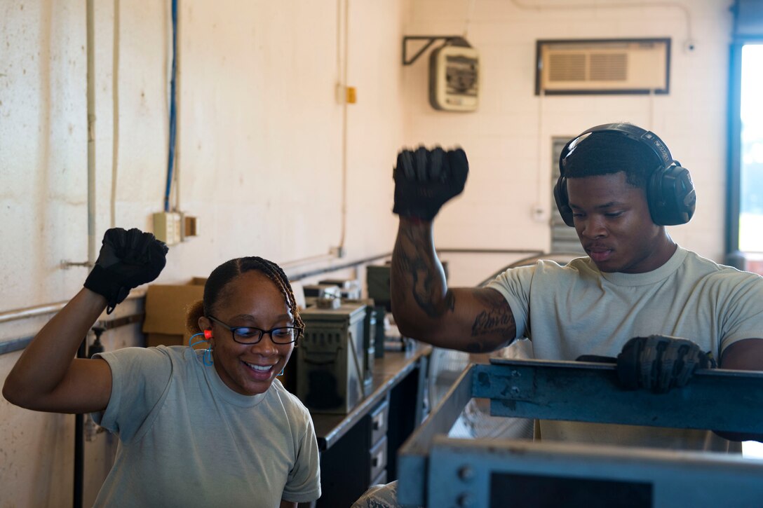 Senior Airman Kimberly Daniel, left, 476th Maintenance Squadron (MXS) crew chief, and Senior Airman Darious Johnson, 23d MXS crew chief, signal to stop a GFU-7 rail system during a 30mm rounds processing, July 11, 2018, at Moody Air Force Base, Ga. This total force integration training with the 23d and 476th MXS allowed Airmen to work together to identify more ways to efficiently and safely conduct their mission. The munitions flight ensures the A-10C Thunderbolt IIs are armed with 30mm rounds to make sure they are able to continue their mission while at home station and deployed. (U.S. Air Force photo by Airman 1st Class Erick Requadt)