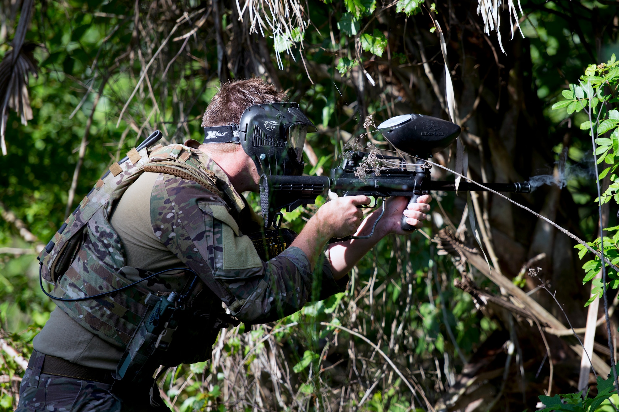 U.S. Air Force Tech. Sgt. Joe White, an explosive ordnance disposal team leader assigned to the 6th Civil Engineer Squadron, reacts to a simulated close ambush at MacDill Air
Force Base, Fla., July 2, 2018.
