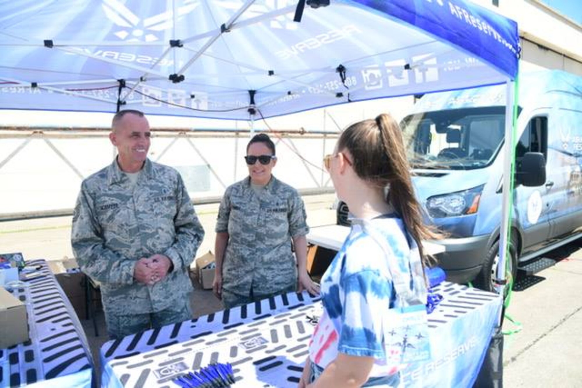 934th Airlift Wing recruiters Tech. Sgt. Matt Schaffer and Master Sgt. Jana Schmidt talk with prospective airmen at the Duluth Air show July 7. (Air Force Photo/Master Sgt. Lynette Oliveres)