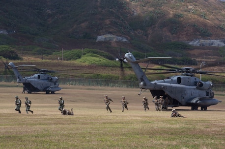 Philippine, U.S. Marines rehearse air assault during RIMPAC