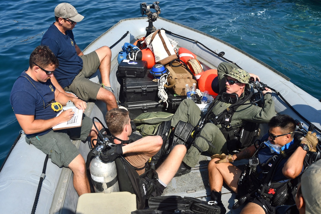 A U.S. sailor gives a safety briefing before divers participate in training.