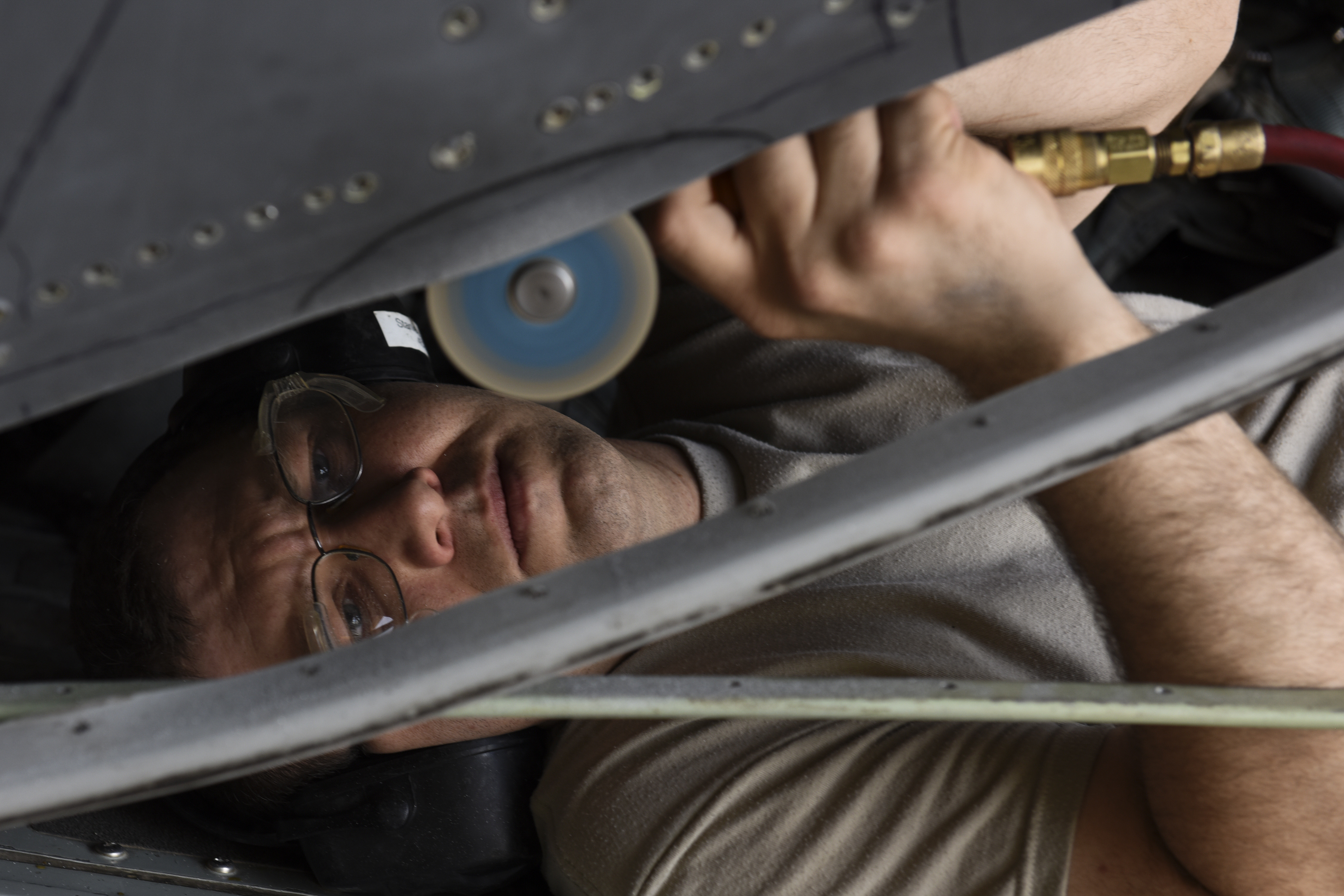 Combat metals prepares Compass Call for flight > U.S. Air Forces