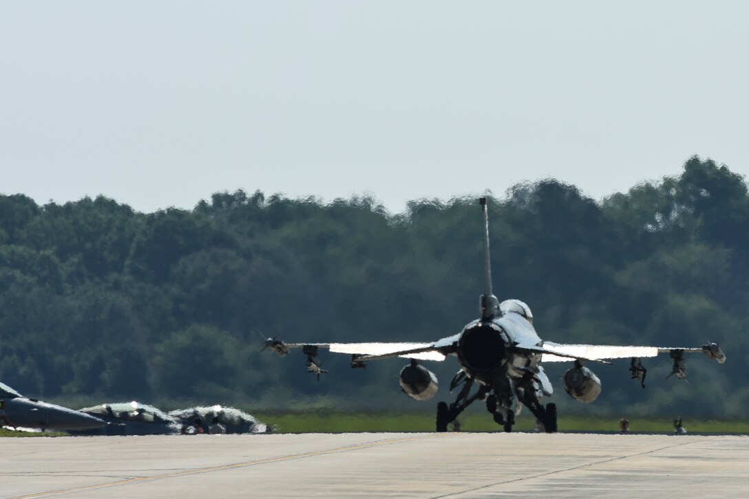 A U.S. Air Force F-16CM Fighting Falcon pilot assigned to the 77th Fighter Squadron (FS) taxis down the flight line at Shaw Air Force Base, S.C., July 11, 2018.