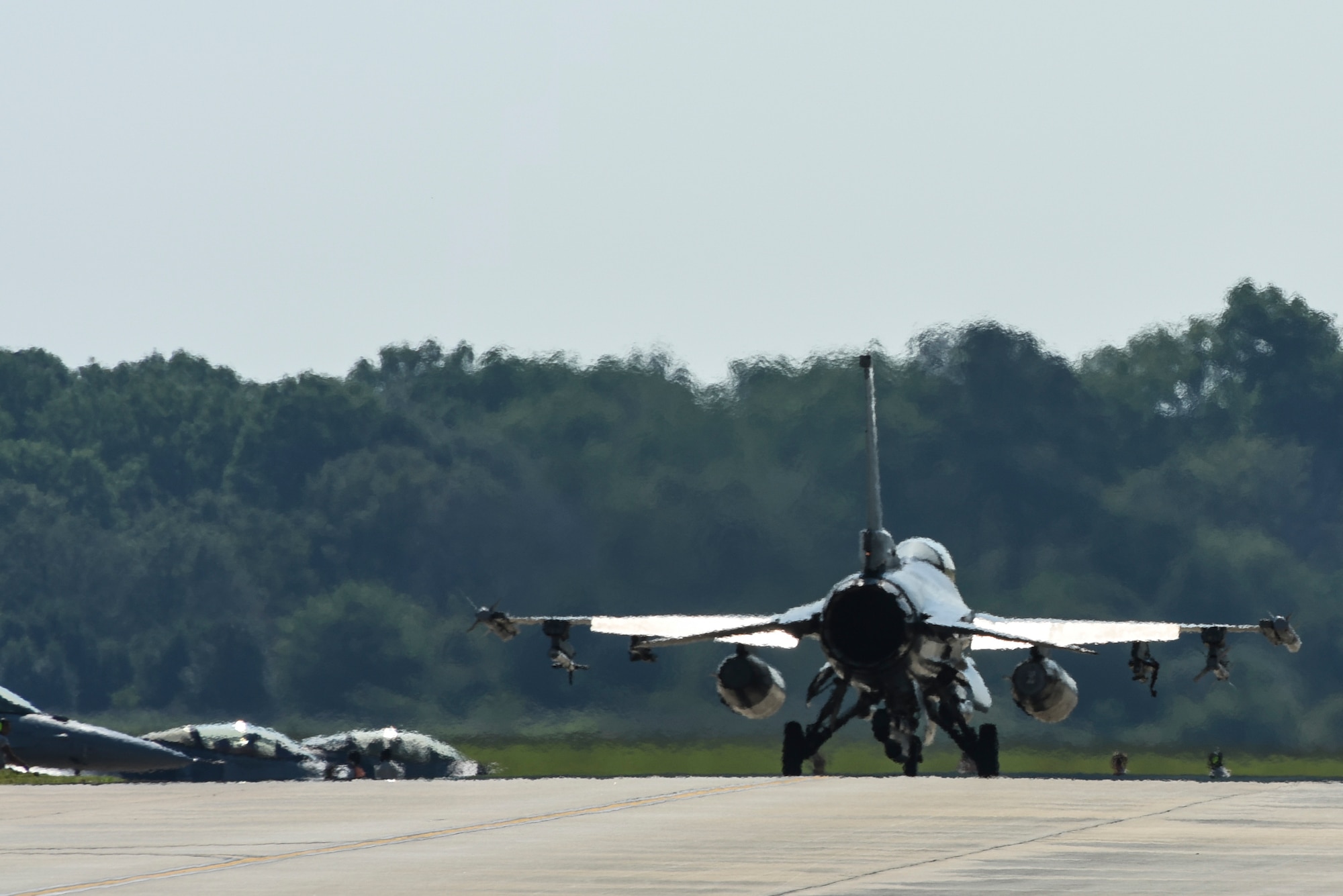 A U.S. Air Force F-16CM Fighting Falcon pilot assigned to the 77th Fighter Squadron (FS) taxis down the flight line at Shaw Air Force Base, S.C., July 11, 2018.