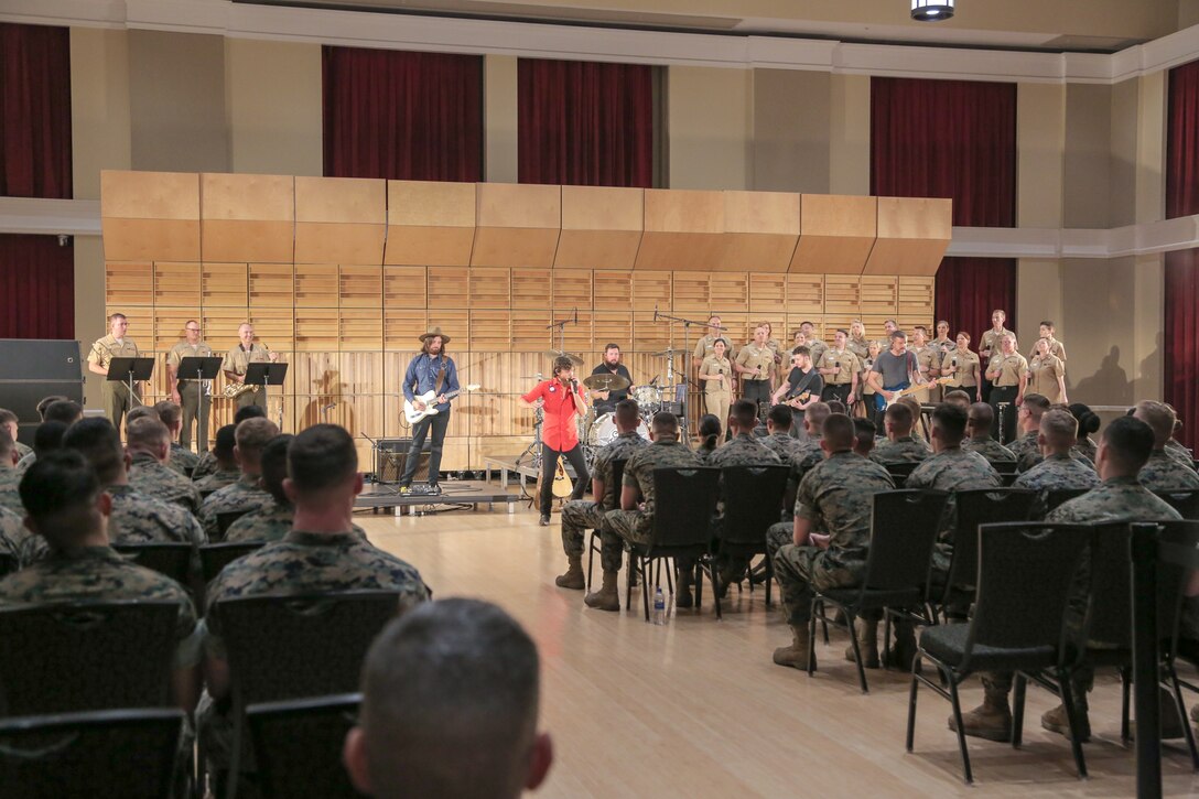 Chris Janson at Barracks