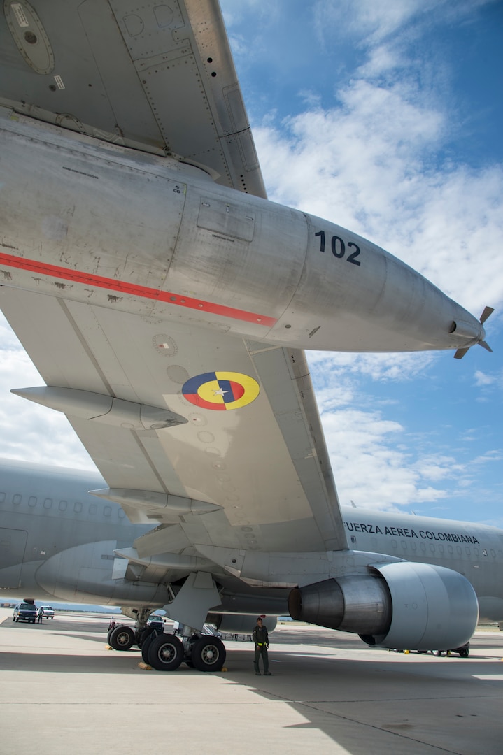 Colombian Kfirs fighters train with the A-10, F-16