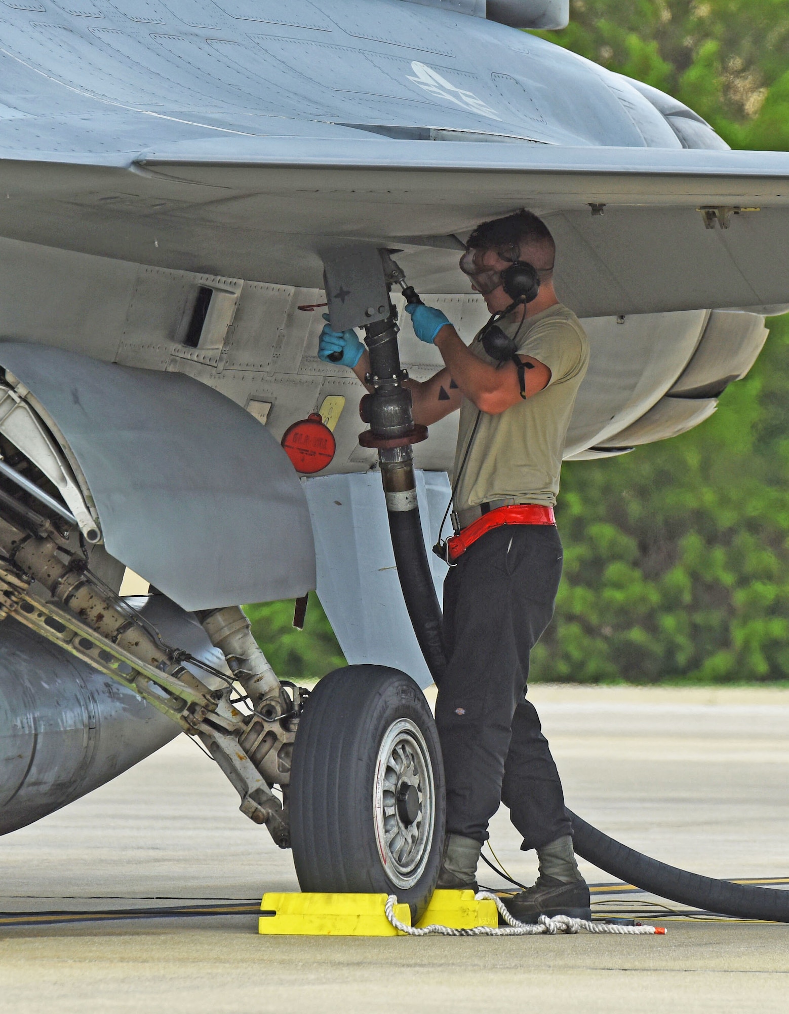 U.S. Air Force Senior Airman Jacob Leighton, 20th Aircraft Maintenance Squadron aircraft maintainer, begins refueling an F-16CM Fighting Falcon at Shaw Air Force Base, S.C., June 26, 2018.