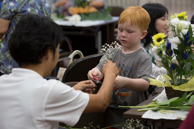 New experiences bloom: Flower arrangement and farm visit